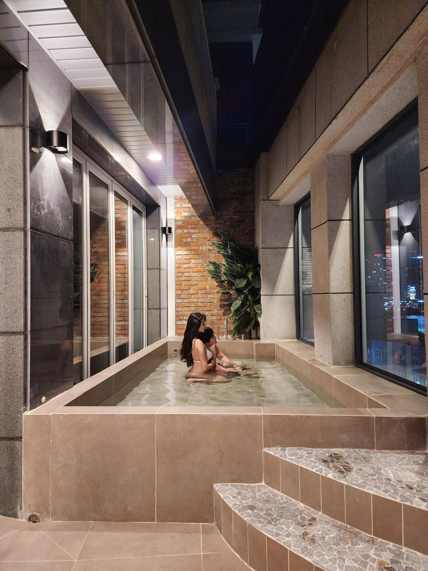 Vila Poolvilla Gaon *